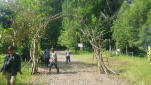 Kreasi Gerbang Conservation Run di TBMK