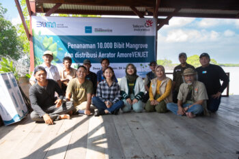 PT Telkom Menanam Mangrove