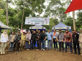 Pasar (sisi) Leuweung di Kareumbi